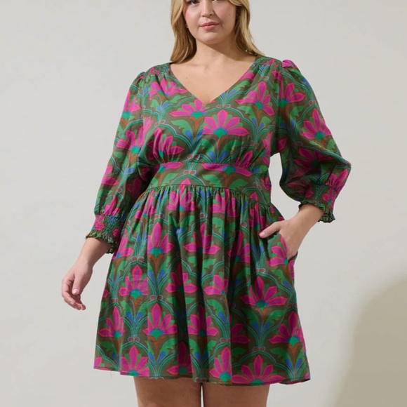 NWT Sugarlips Bold Print Smocked Mini Dress - Picture 1 of 5